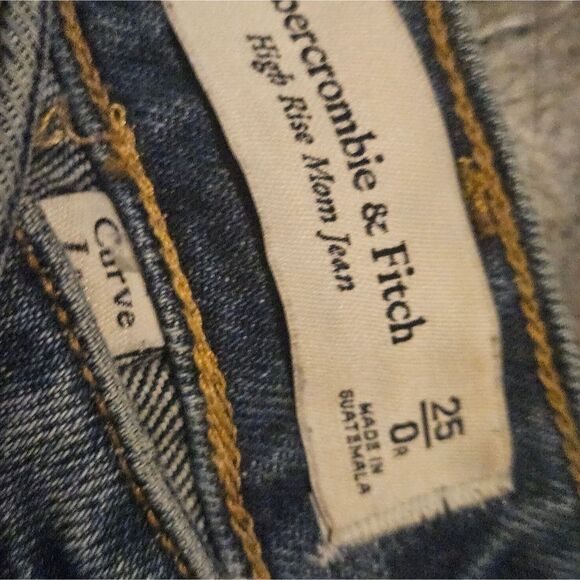 Abercrombie & Fitch High Rise Mom Jean Curve Love - Picture 3 of 4